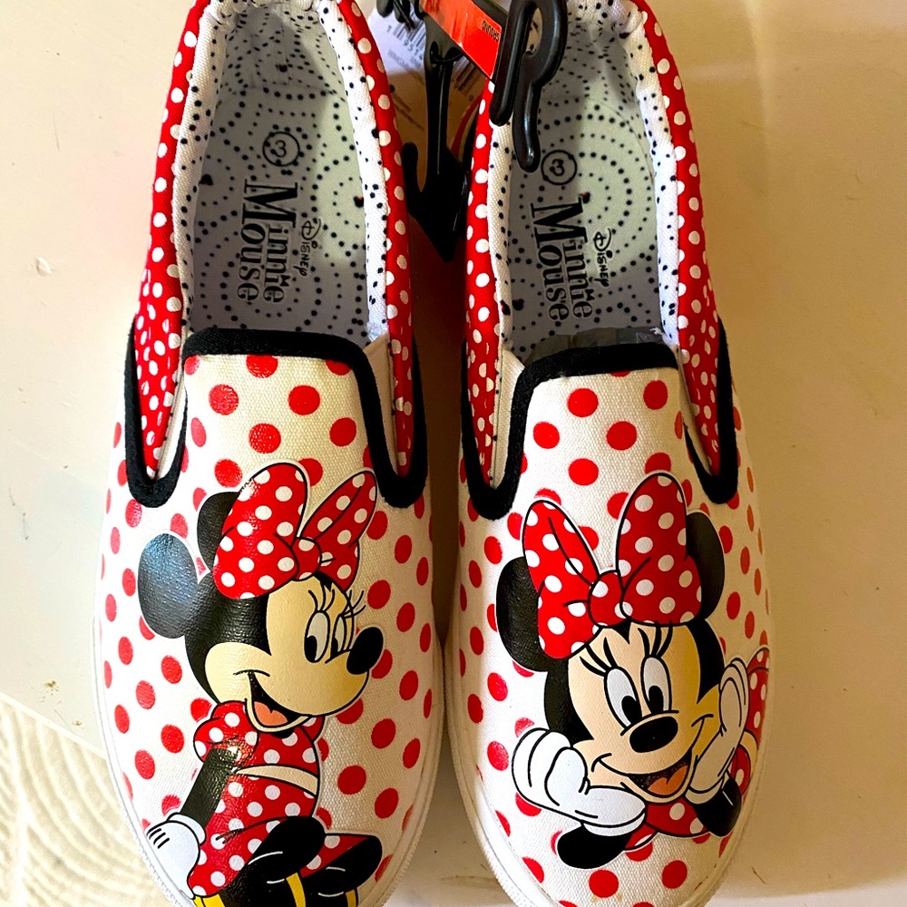 New Girl’s Minnie Mouse slip on gym shoes Size 3 Disney character sneakers.